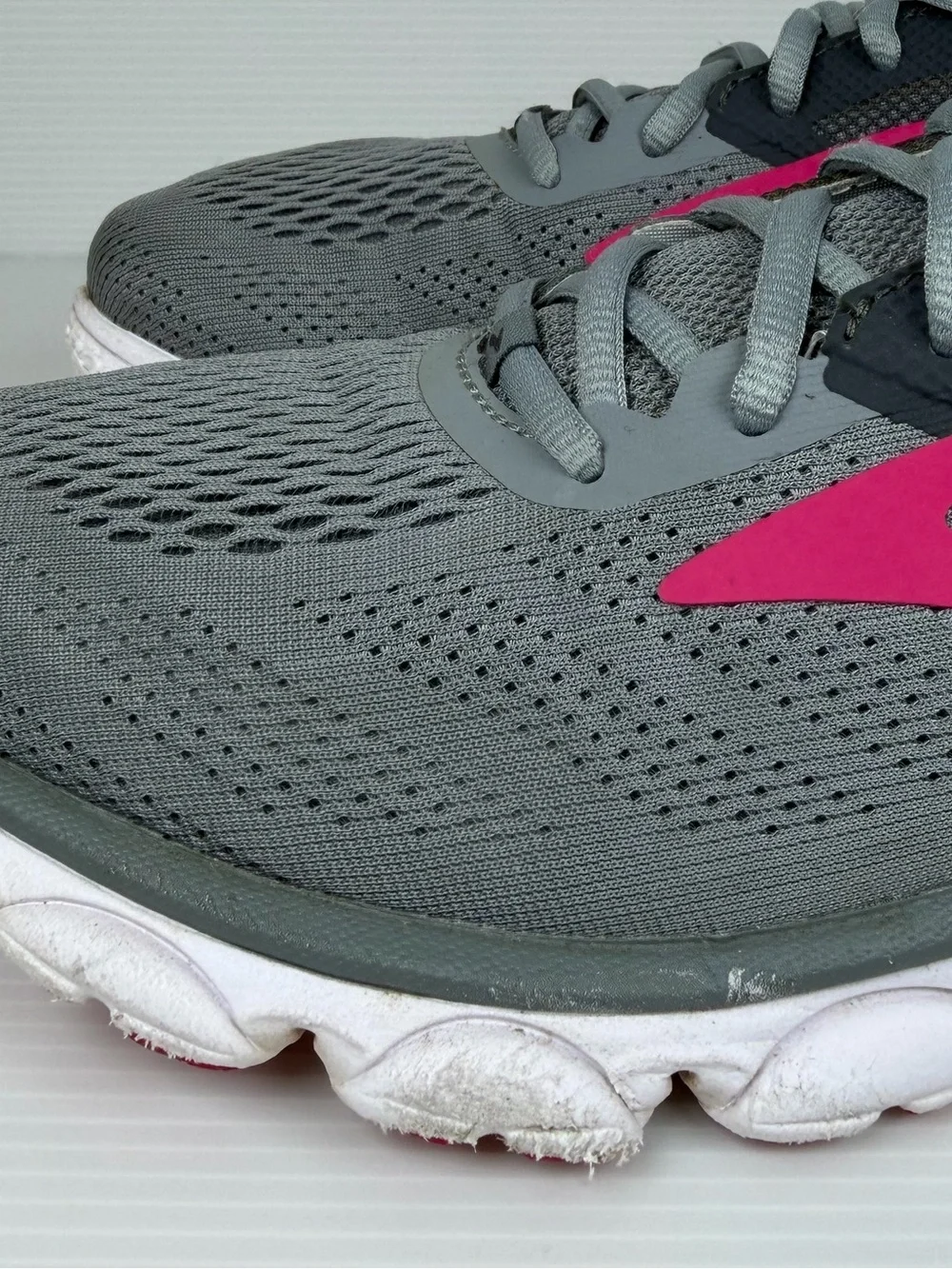 Brooks Anthem Women’s 9.5 B Gray Pink Running Walking Shoes 1202571B051